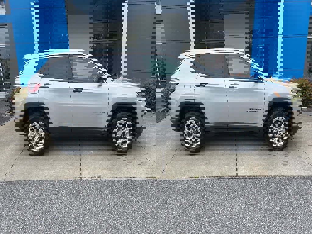 New 2025 Jeep Compass Sport image 3