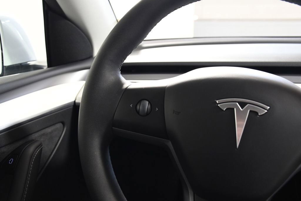Used 2023 Tesla Model Y Long Range image 29