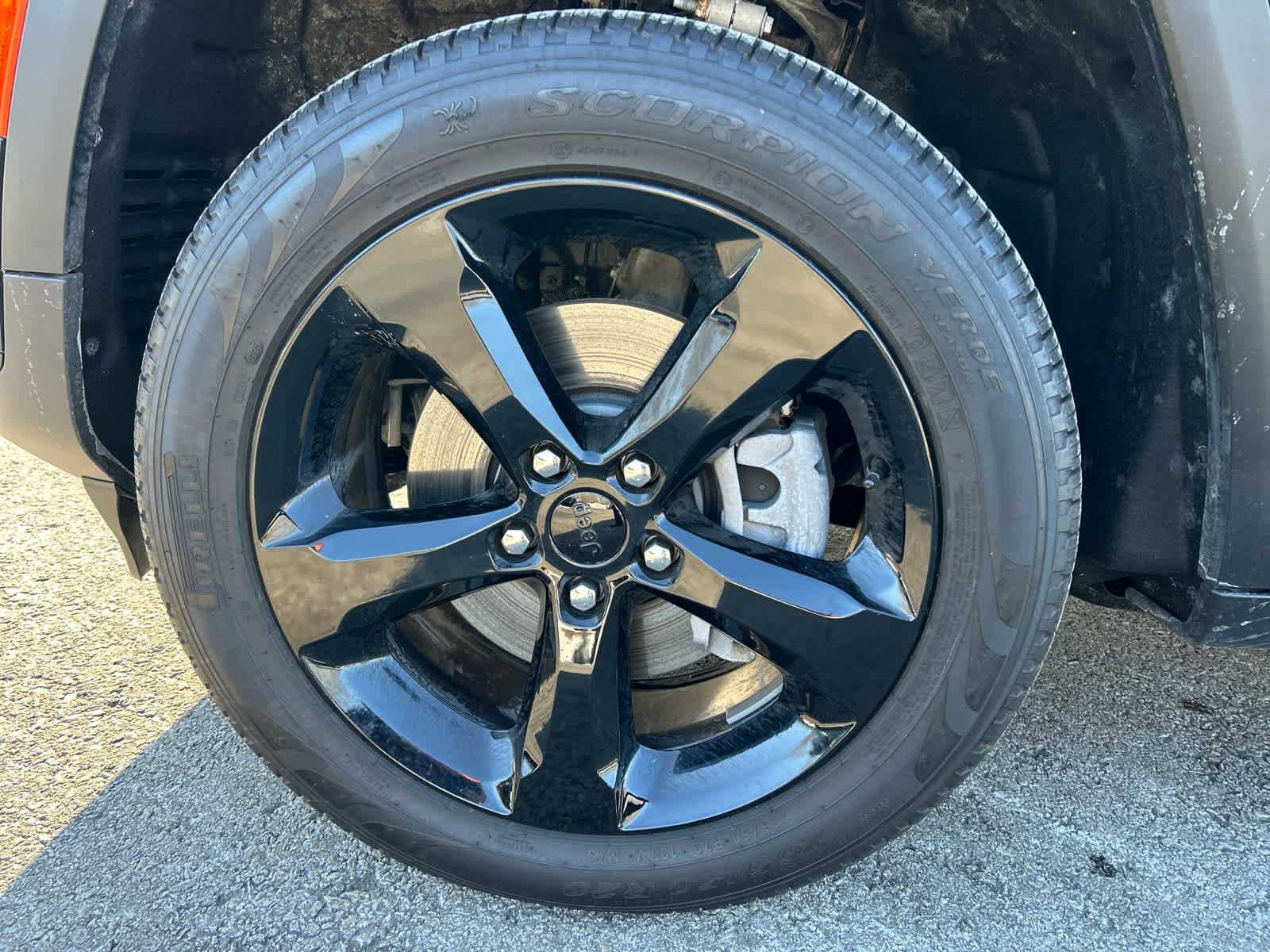 Used 2025 Jeep Grand Cherokee L Limited w/ Black Appearance Package image 14