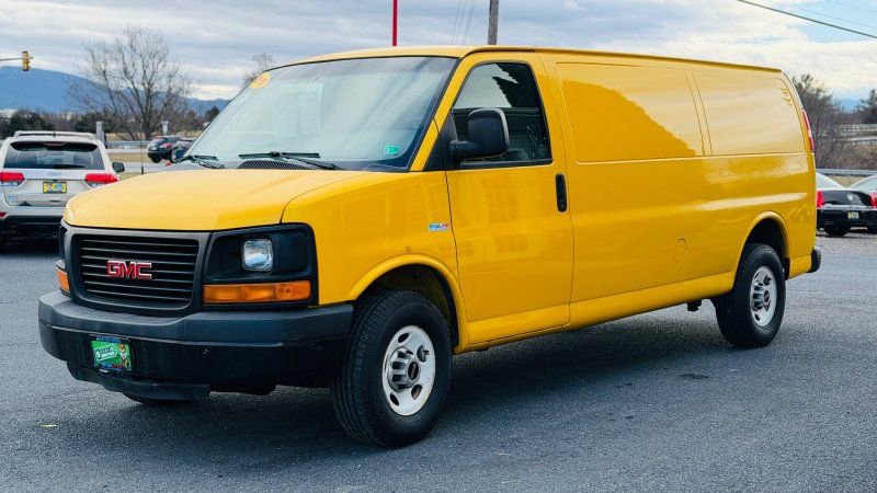 Used 2010 GMC Savana 3500 Extended RWD image 3