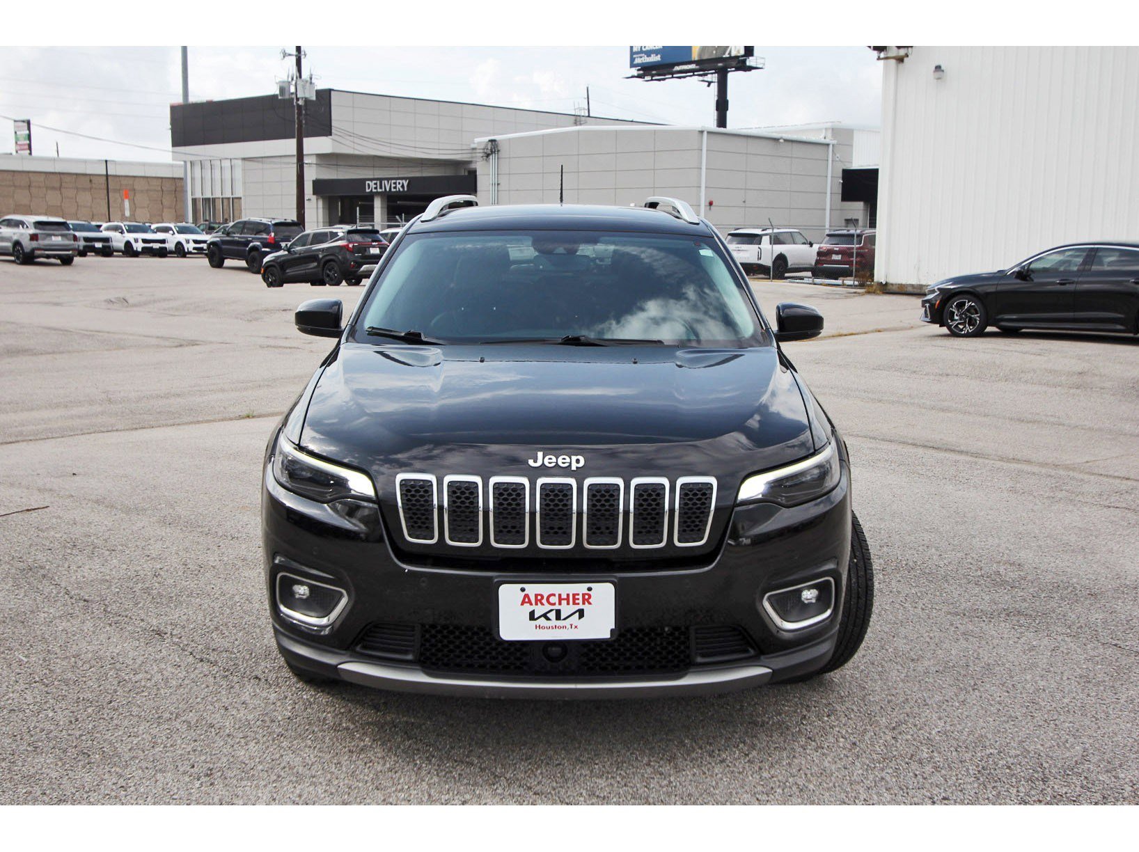 Used 2019 Jeep Cherokee Limited w/ Luxury Group image 2