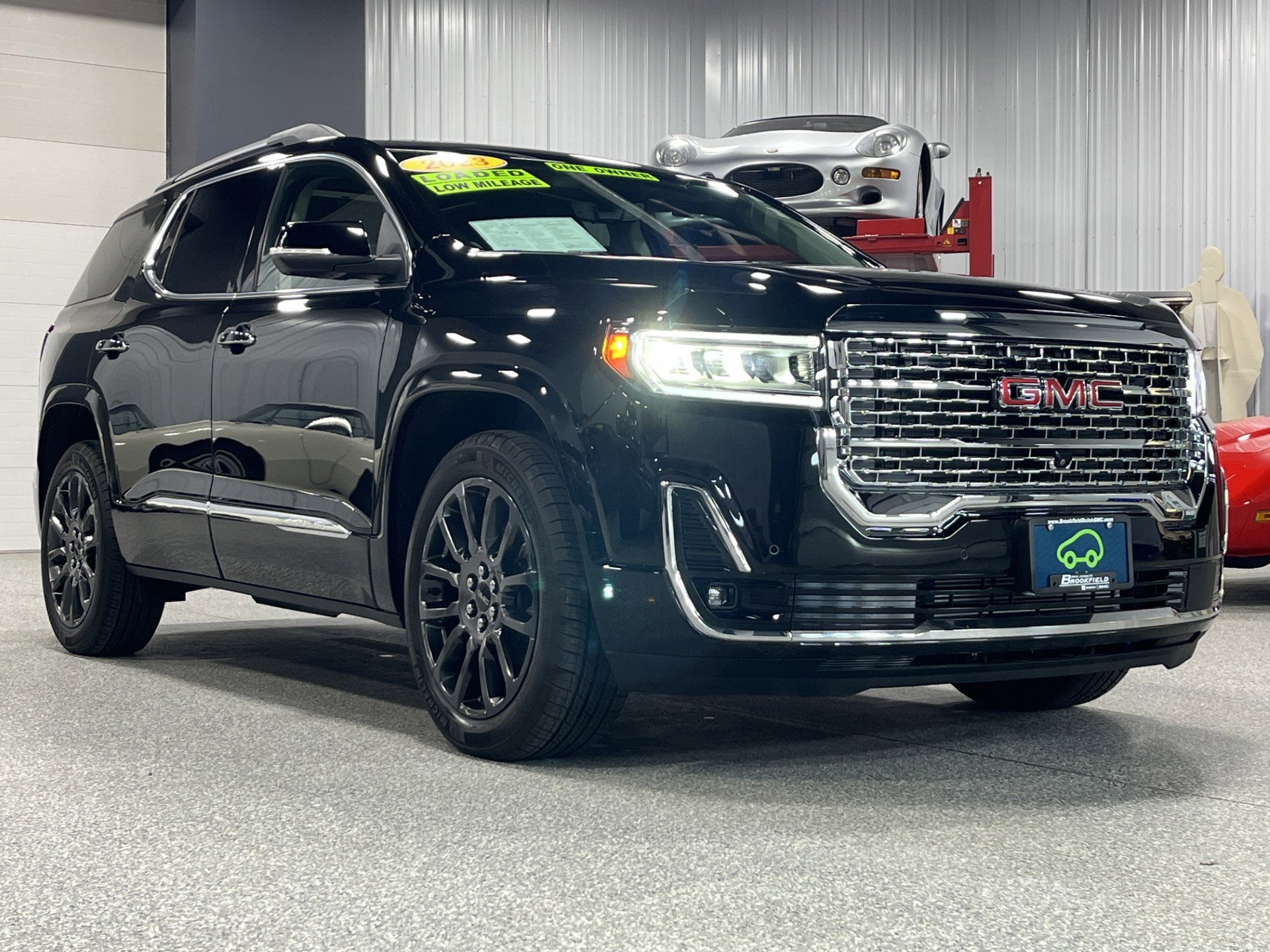 Certified 2023 GMC Acadia Denali w/ Black Diamond Edition AWD/4WD image 7