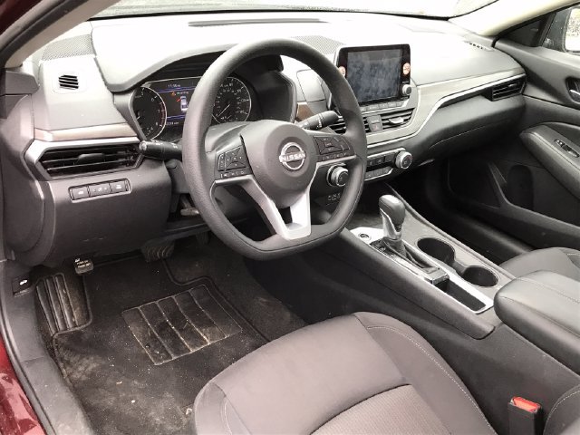 Used 2025 Nissan Altima 2.5 SV FWD image 27