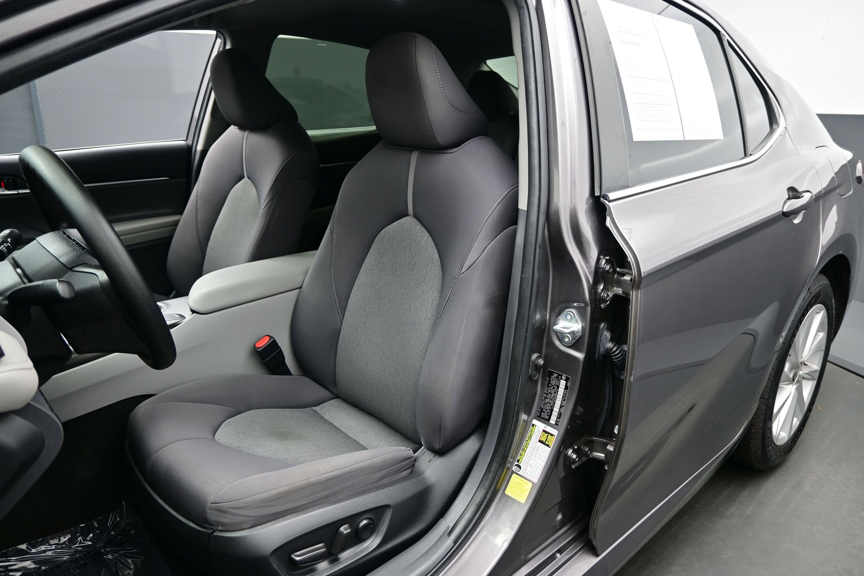 Used 2022 Toyota Camry LE FWD image 11