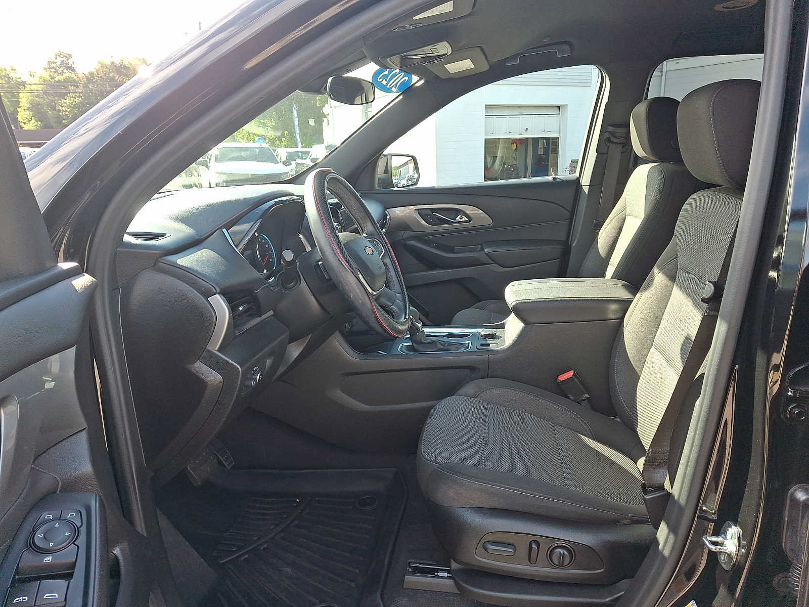 Used 2023 Chevrolet Traverse LT AWD/4WD image 14