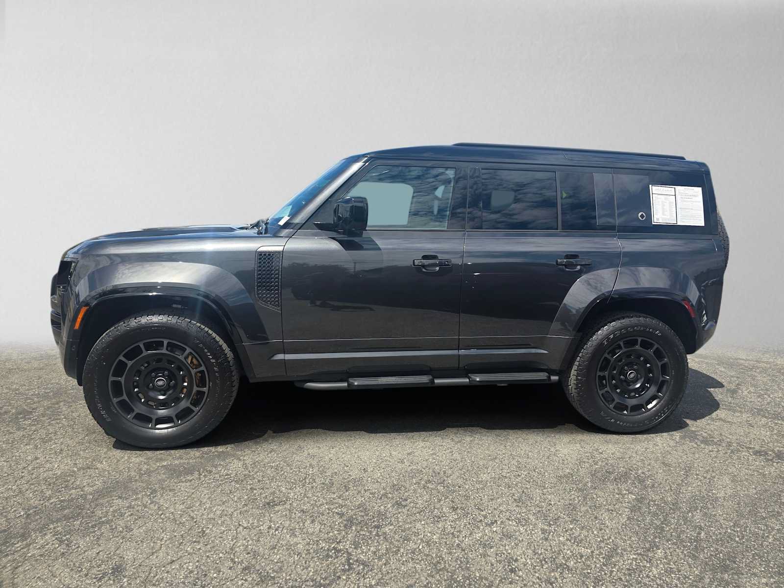 Used 2025 Land Rover Defender 110 AWD/4WD image 2