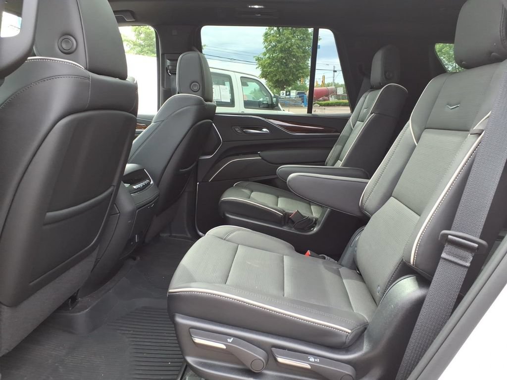 Used 2023 Cadillac Escalade Premium Luxury w/ LPO, Floor Liner Package AWD/4WD image 11