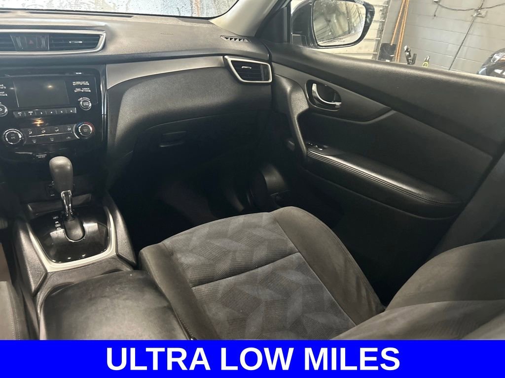 Used 2016 Nissan Rogue S image 11