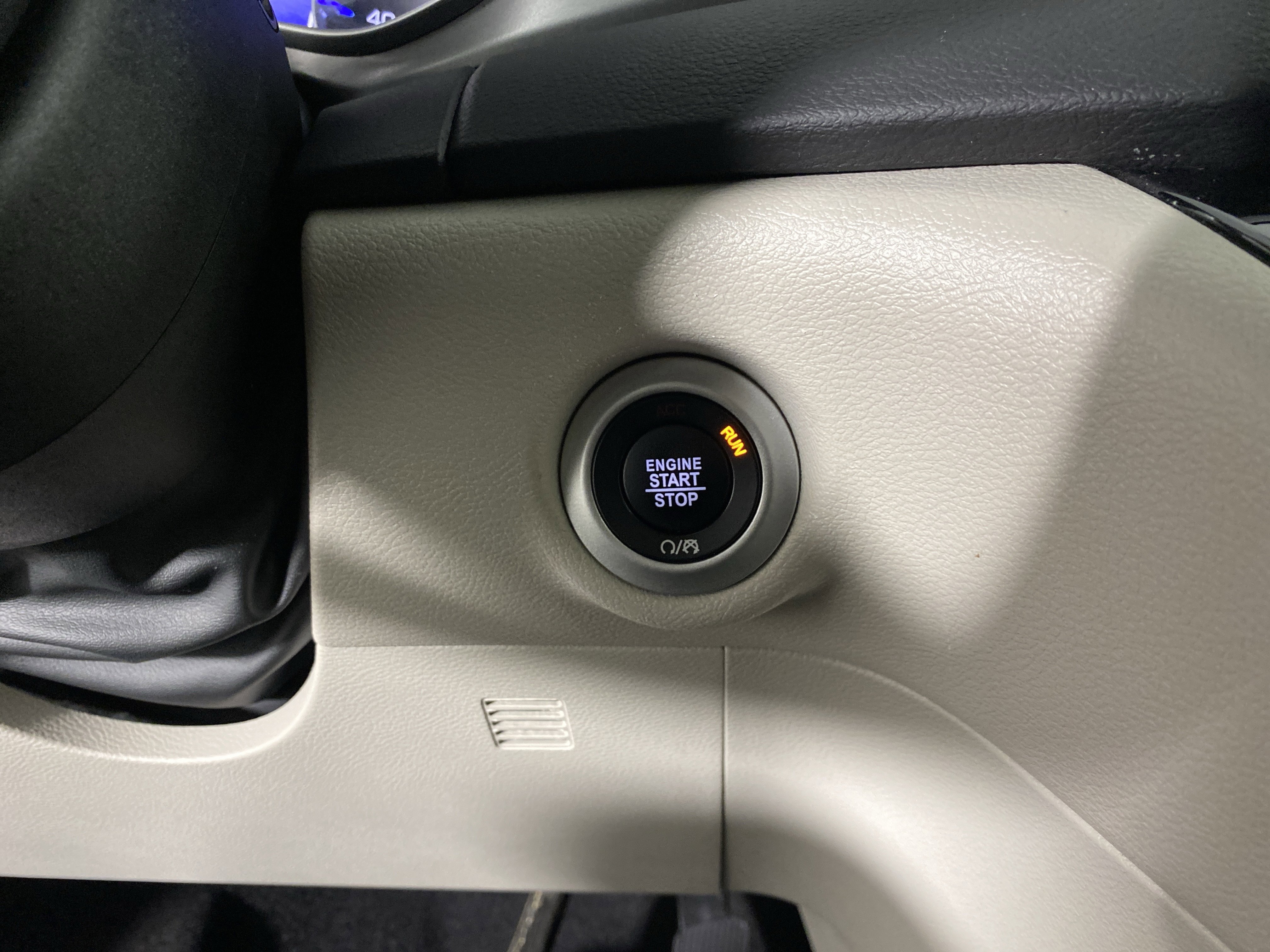 Used 2024 Chrysler Pacifica Touring-L image 25