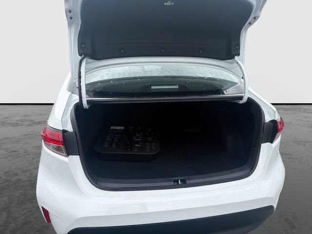 Used 2025 Toyota Corolla LE image 28