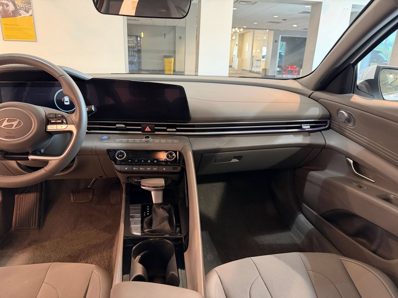 Used 2025 Hyundai Elantra SEL FWD image 36