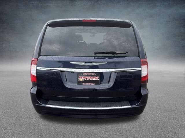 Used 2014 Chrysler Town & Country Touring w/ Driver Convenience Group FWD image 9