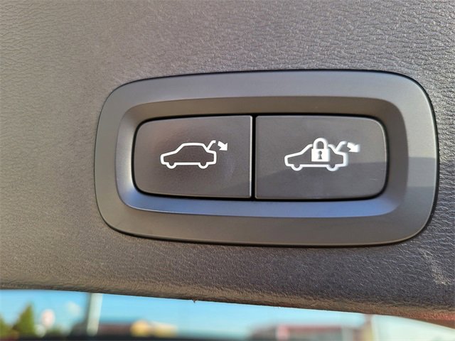 Used 2019 Volvo XC40 T5 Momentum image 10