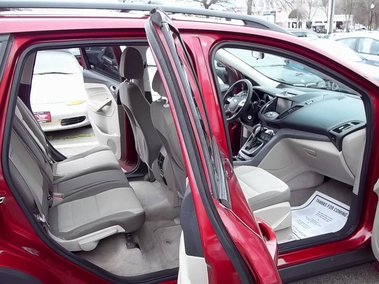 Used 2014 Ford Escape SE w/ Equipment Group 201A FWD image 9