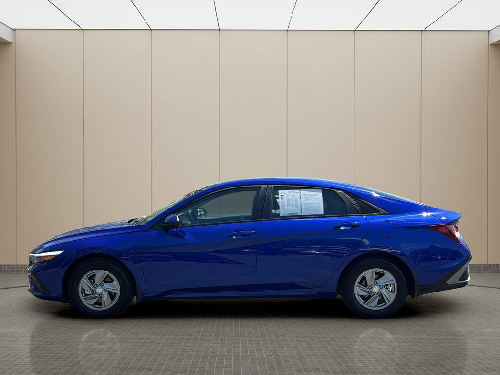 Certified 2025 Hyundai Elantra SE image 2