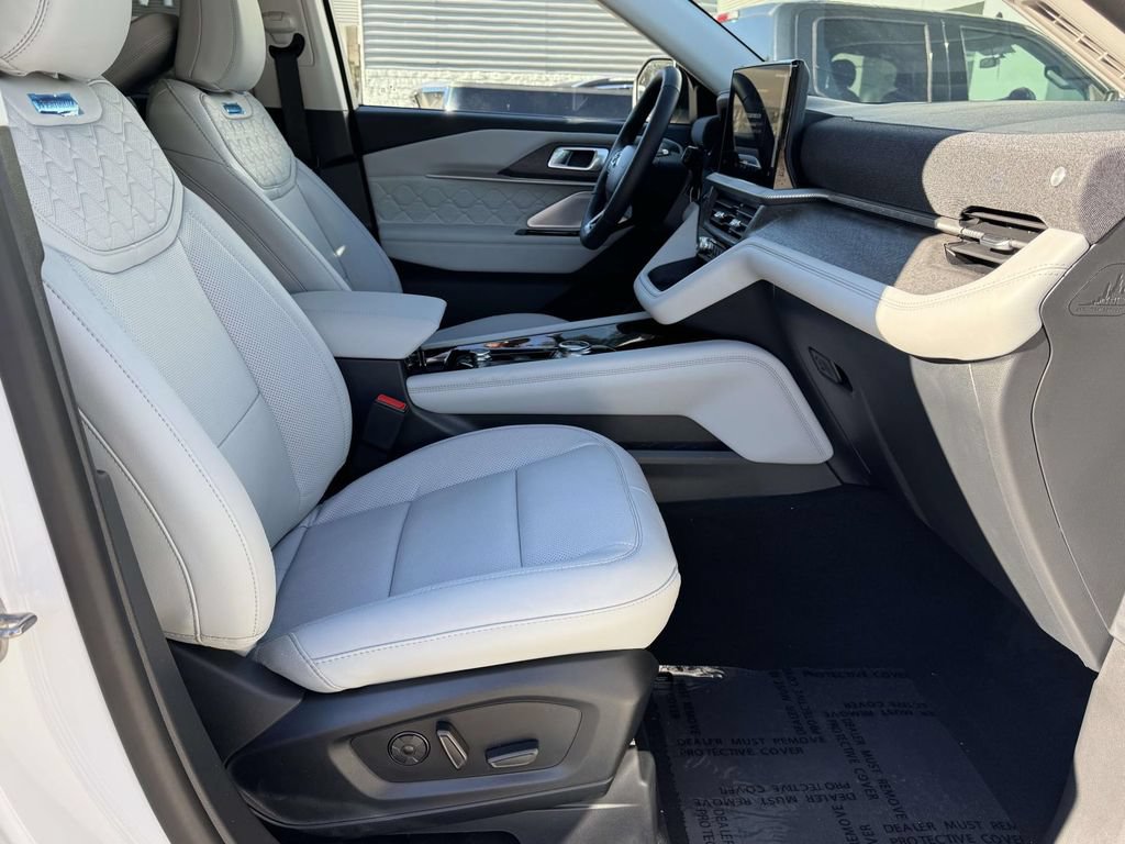 New 2026 Ford Explorer Platinum w/ LUX Leather Package AWD/4WD image 13