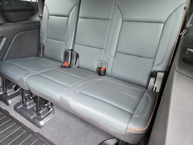 Used 2025 GMC Yukon AT4 w/ AT4 Premium Package AWD/4WD image 35