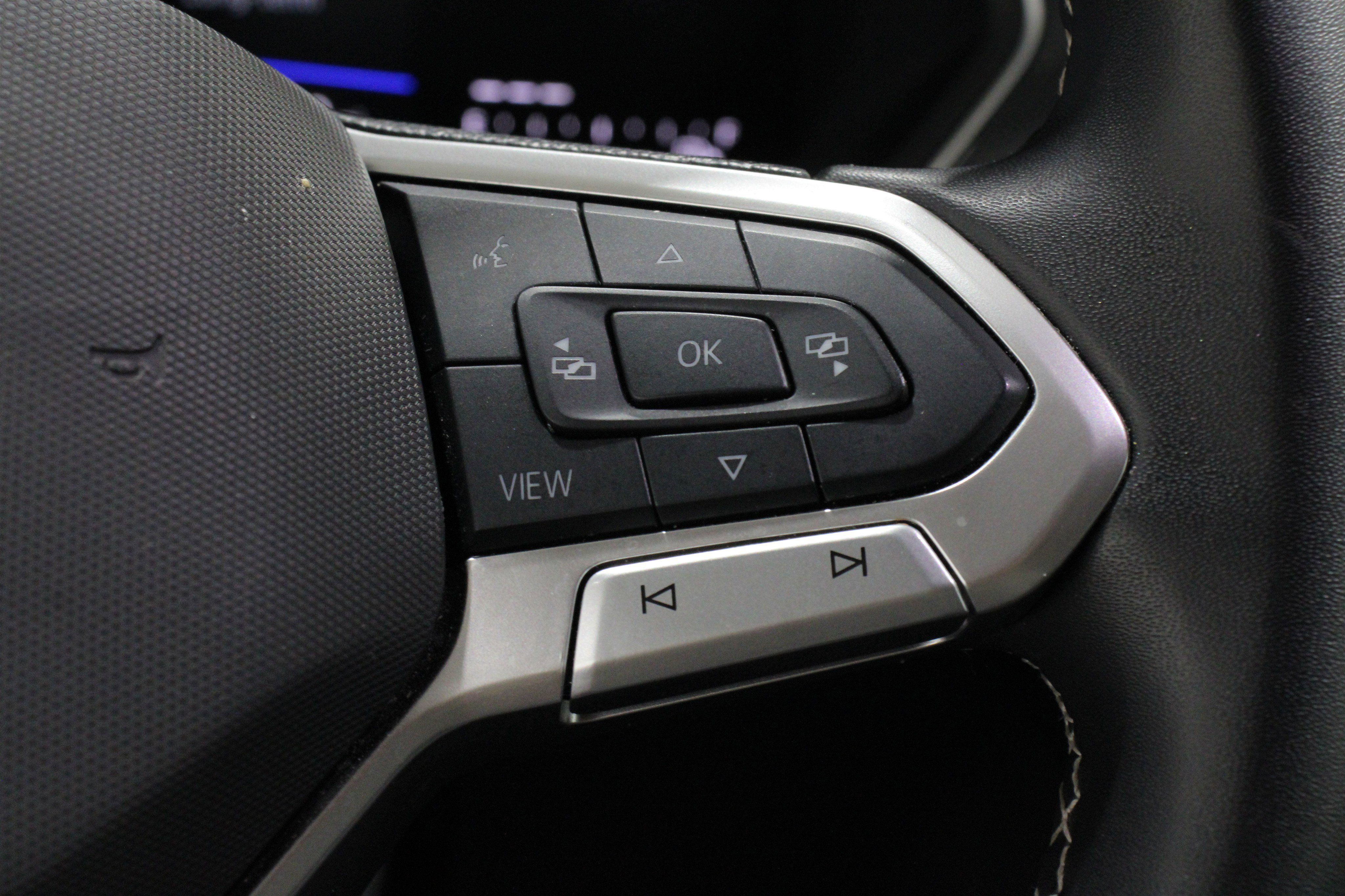 Used 2024 Volkswagen Tiguan SE image 9