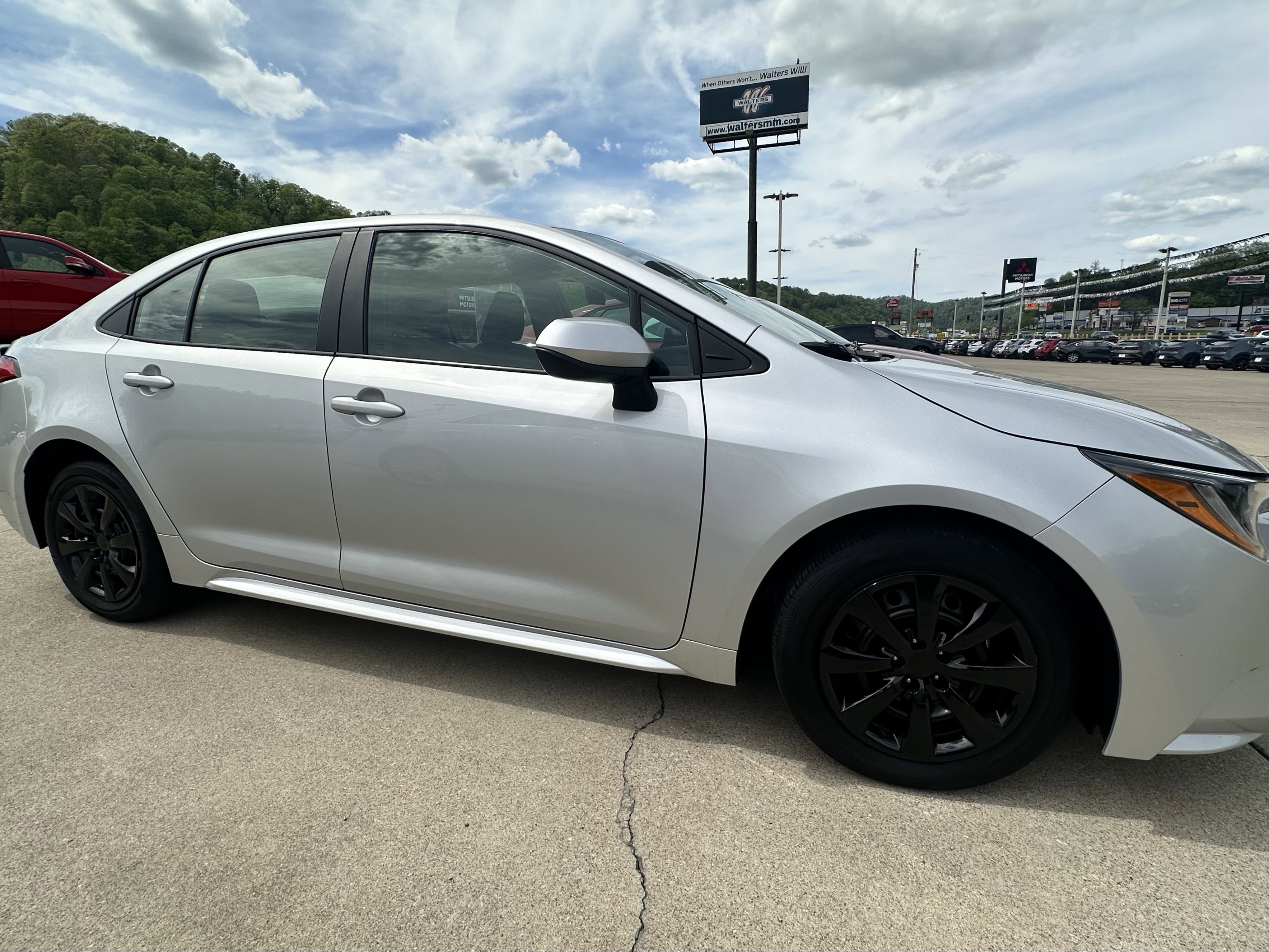 Used 2024 Toyota Corolla LE FWD image 4