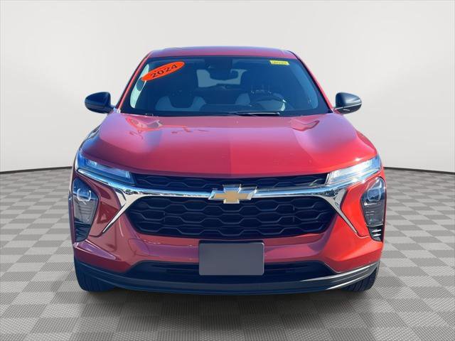 Used 2024 Chevrolet Trax LS image 2