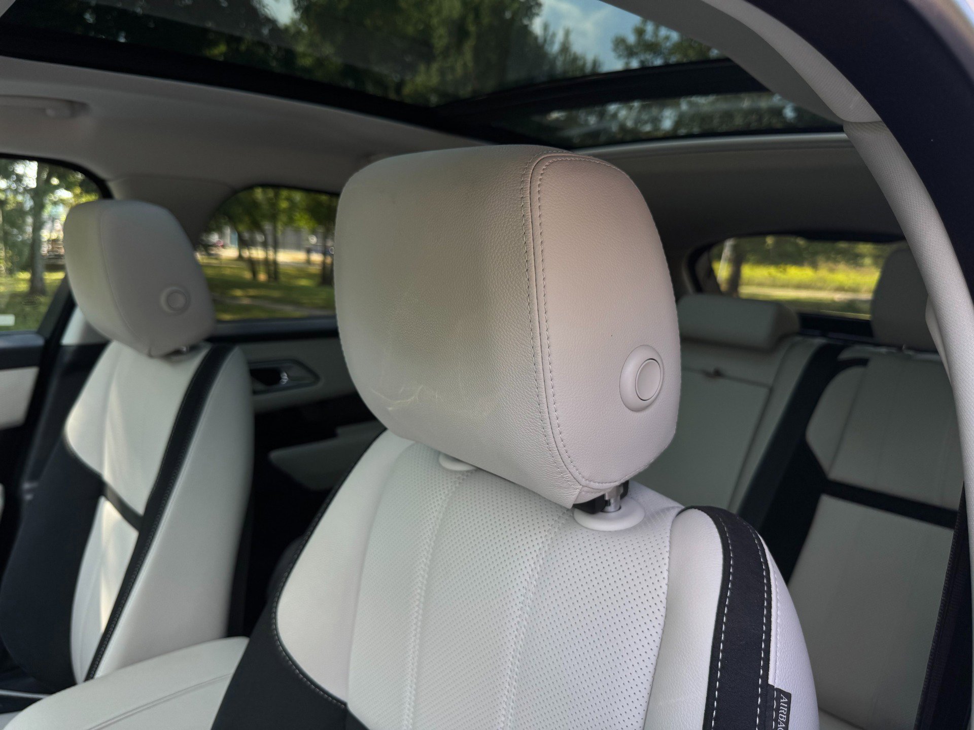 Used 2023 Land Rover Range Rover Velar R-Dynamic S image 15