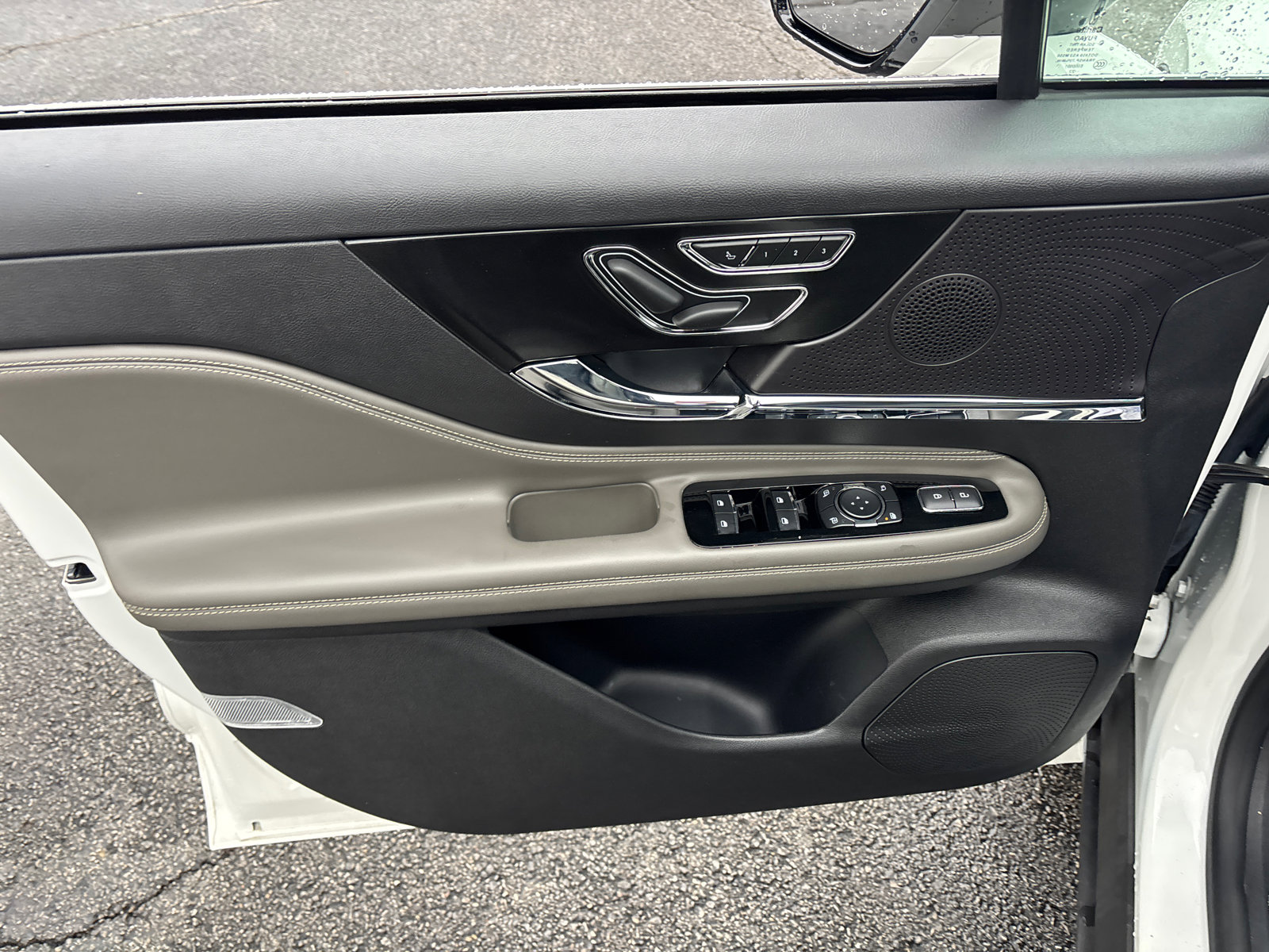 Certified 2023 Lincoln Corsair FWD image 11