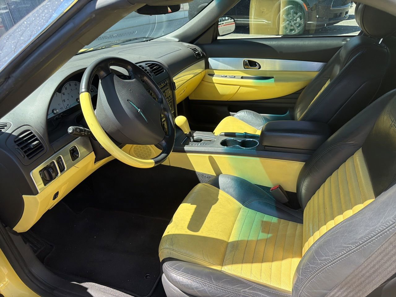 Used 2002 Ford Thunderbird image 18