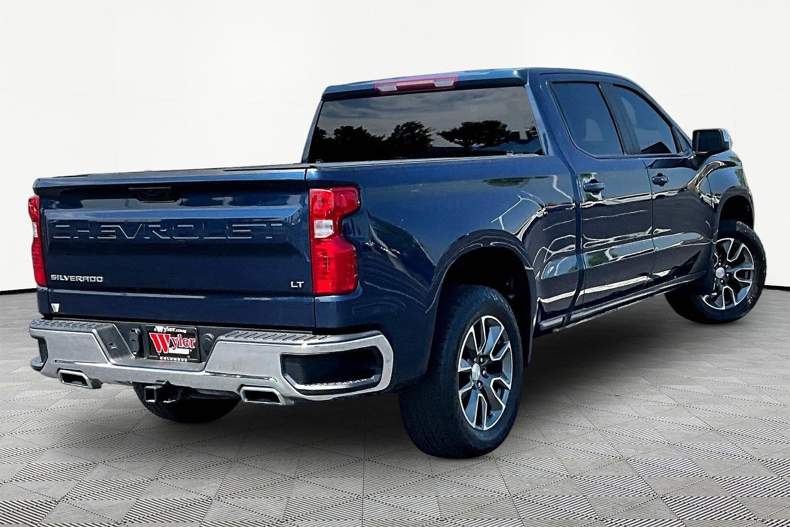 Used 2023 Chevrolet Silverado 1500 LT w/ Z71 Off-Road Package AWD/4WD image 6