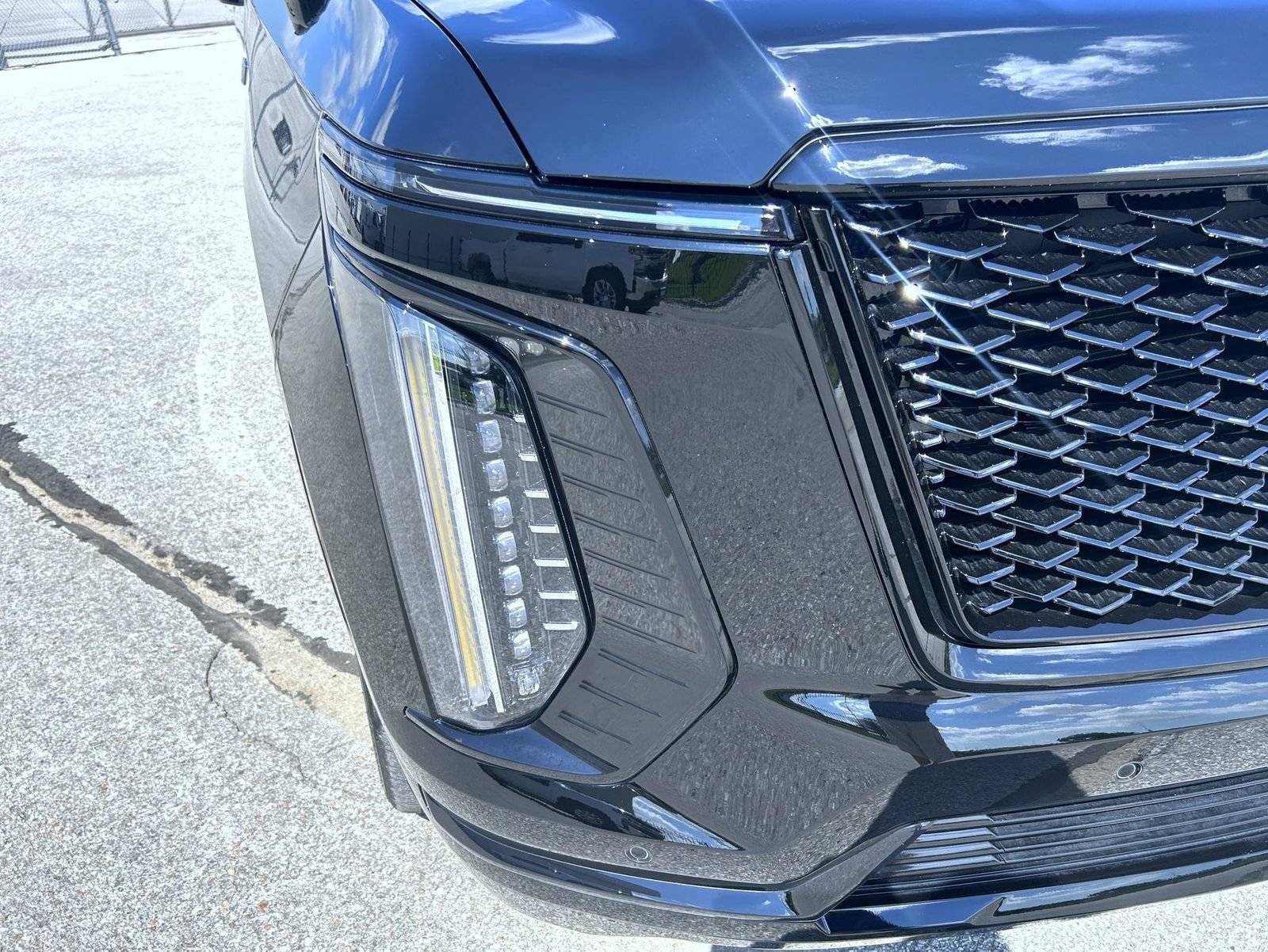 Certified 2025 Cadillac Escalade Sport Platinum w/ LPO, ONYX Package AWD/4WD image 10