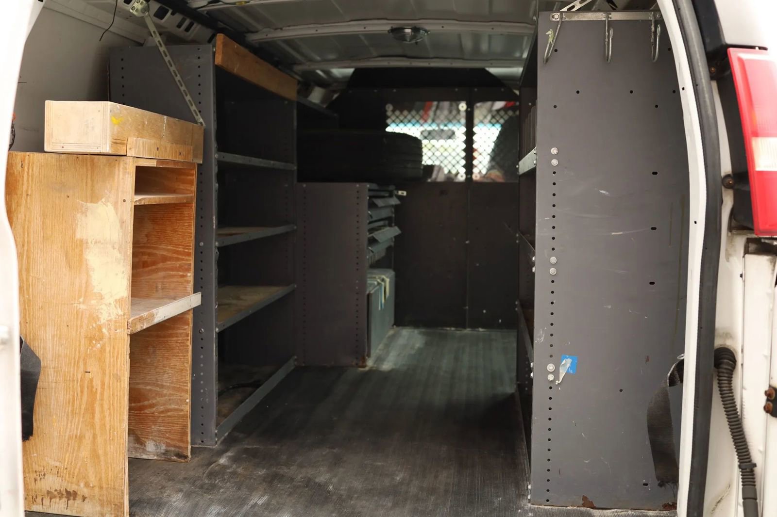 Used 2013 Chevrolet Express 2500 image 32