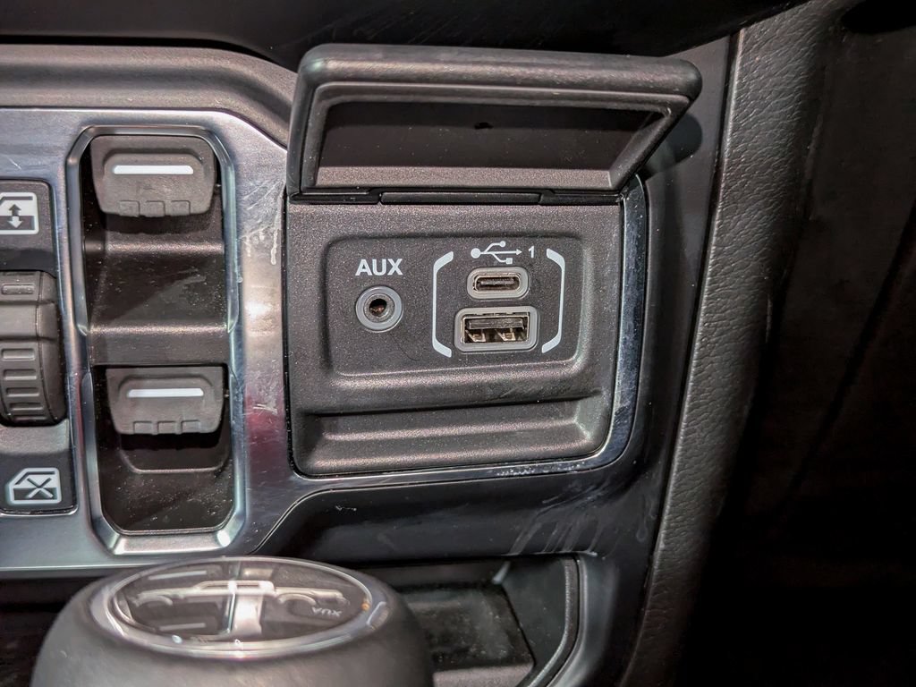 Used 2023 Jeep Gladiator Overland AWD/4WD image 29