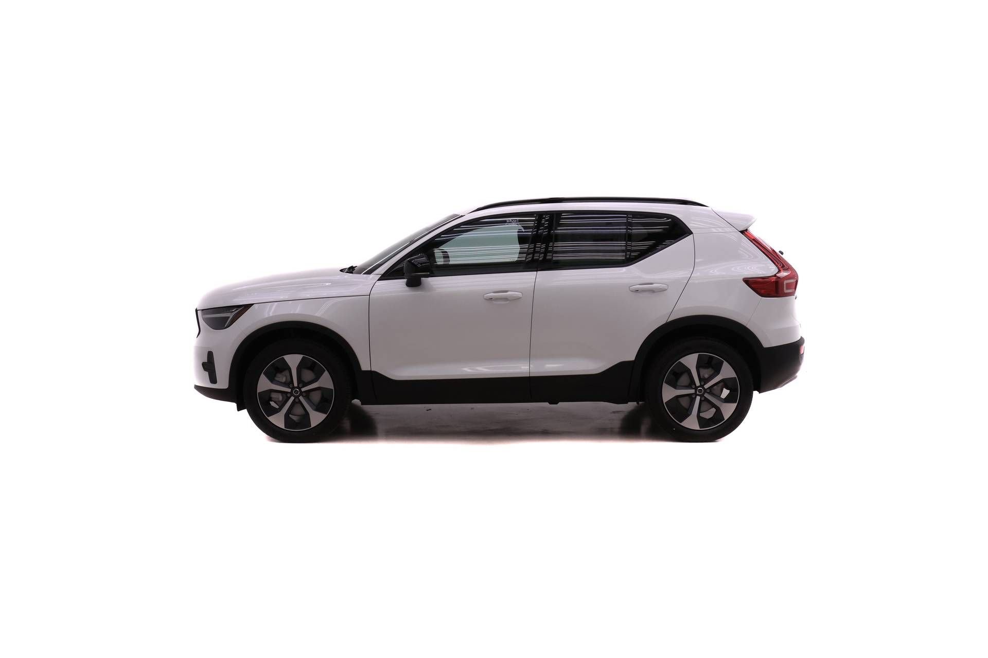New 2026 Volvo XC40 B5 Core w/ Climate Package AWD/4WD image 3