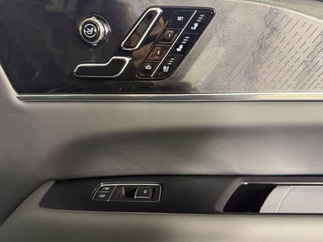 New 2026 Cadillac Escalade IQL Sport 2 w/ LPO, ONYX Package AWD/4WD image 32