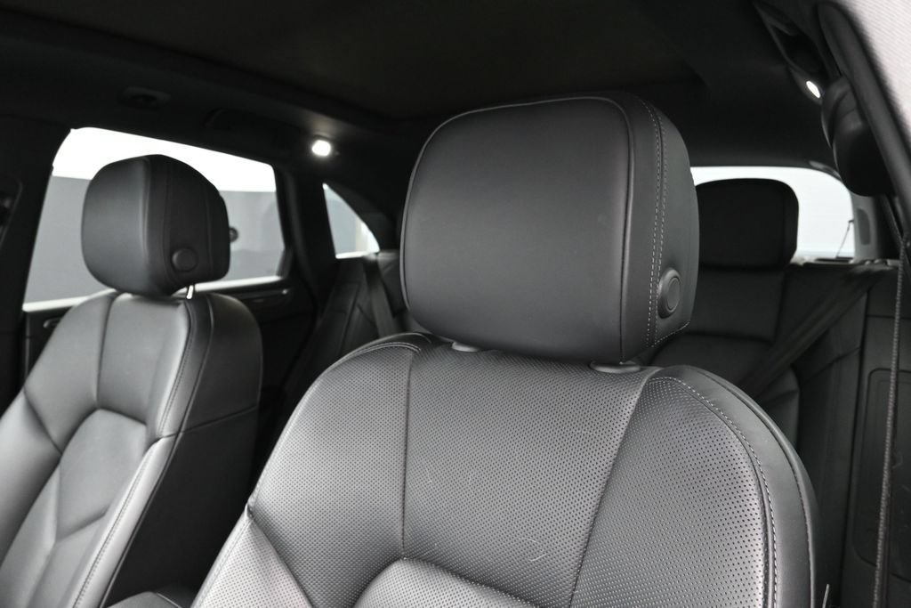 Certified 2023 Porsche Macan AWD/4WD image 15
