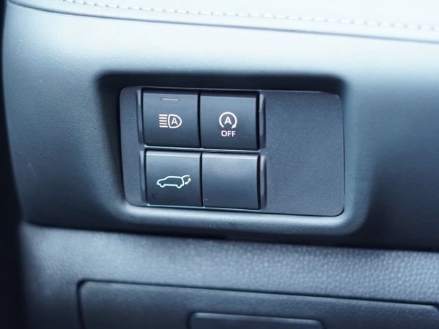 Certified 2023 Toyota Highlander XLE FWD image 14