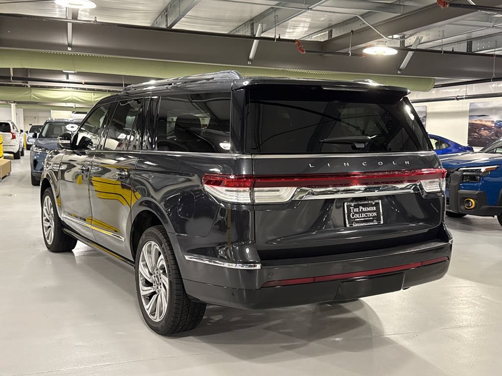Used 2023 Lincoln Navigator L Reserve AWD/4WD image 4