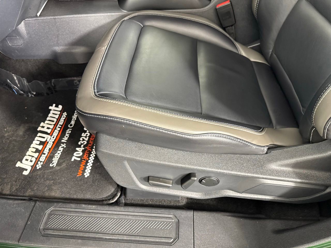 Used 2025 Ford Bronco Outer Banks image 12