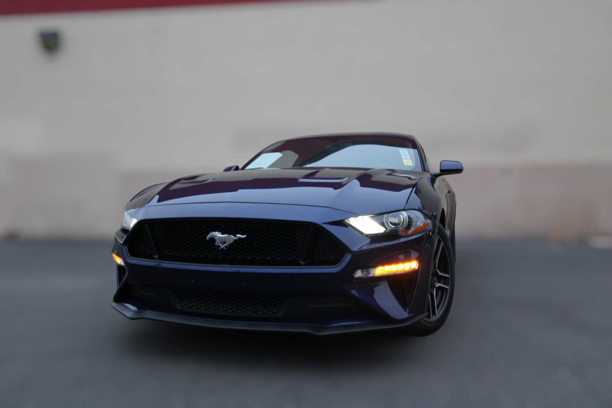 Used 2019 Ford Mustang GT RWD image 2