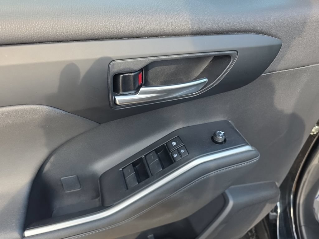 Used 2023 Toyota Highlander XLE AWD/4WD image 16