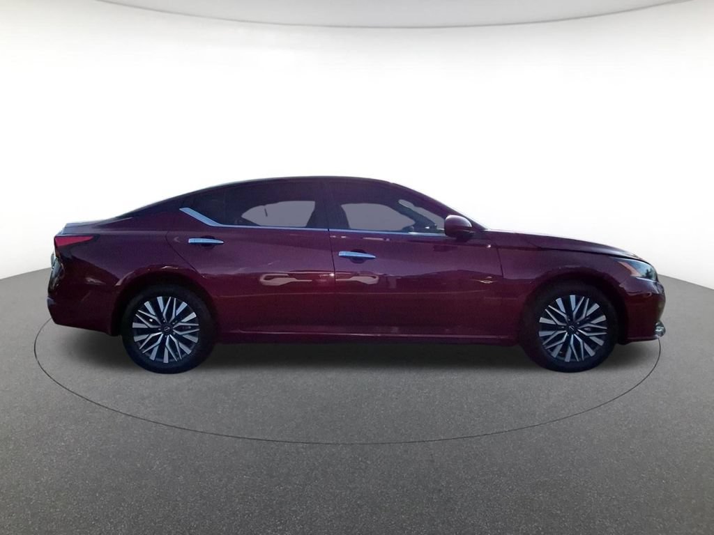 Used 2024 Nissan Altima 2.5 SV w/ SV Premium Package AWD/4WD image 4