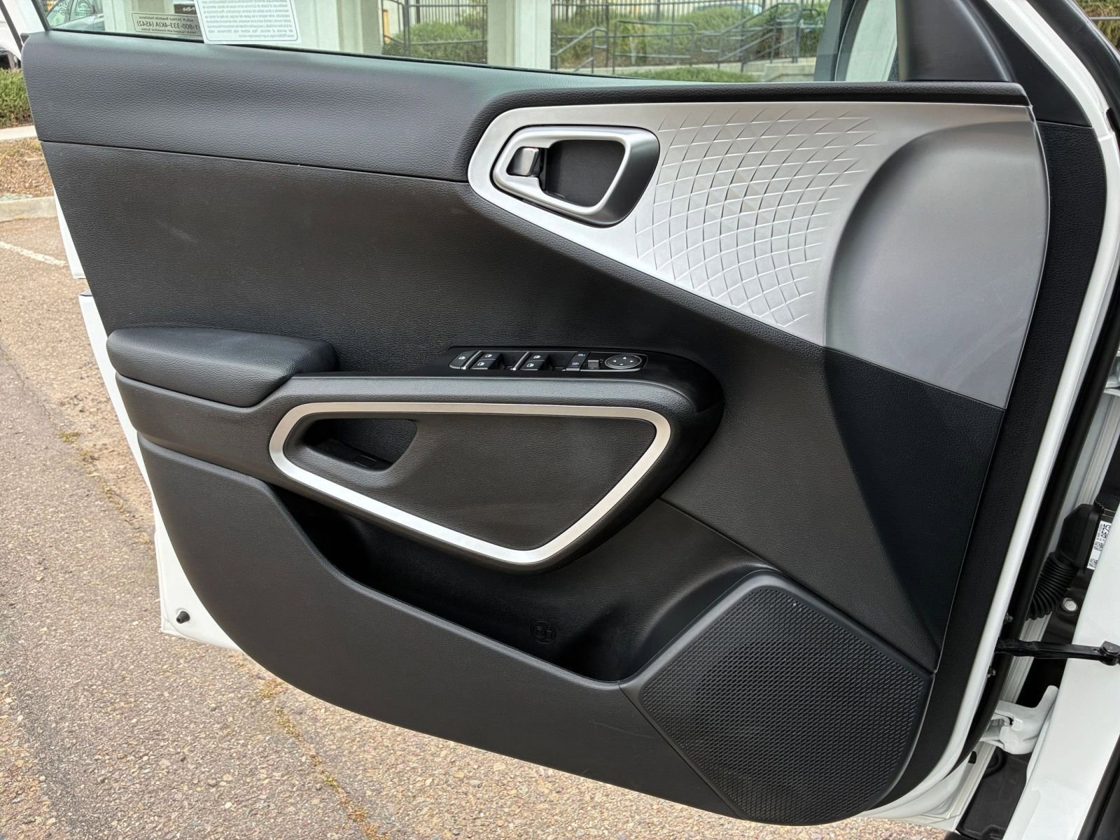 Used 2025 Kia Soul LX w/ LX Technology Package image 18