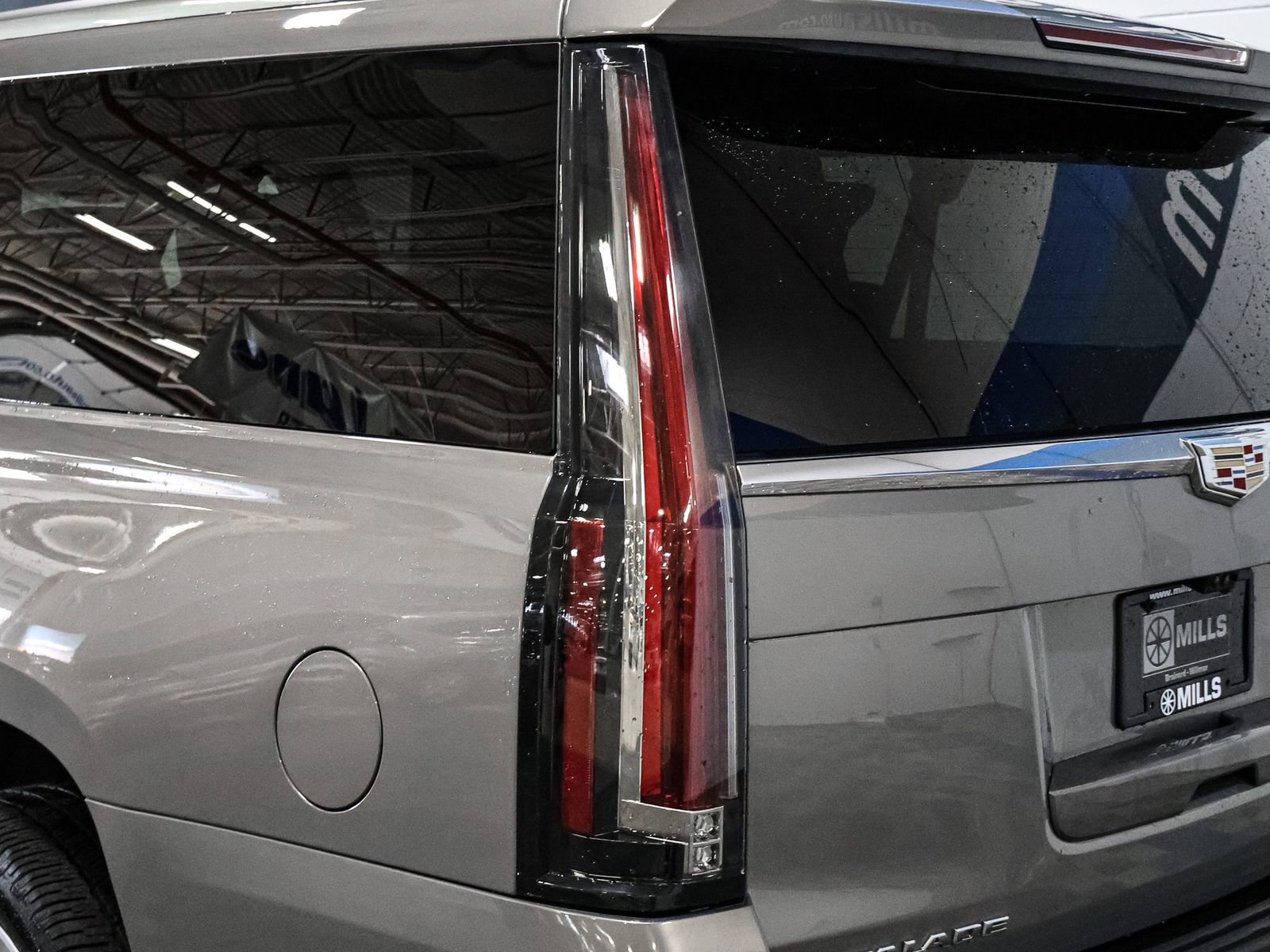 Used 2019 Cadillac Escalade ESV Platinum image 16
