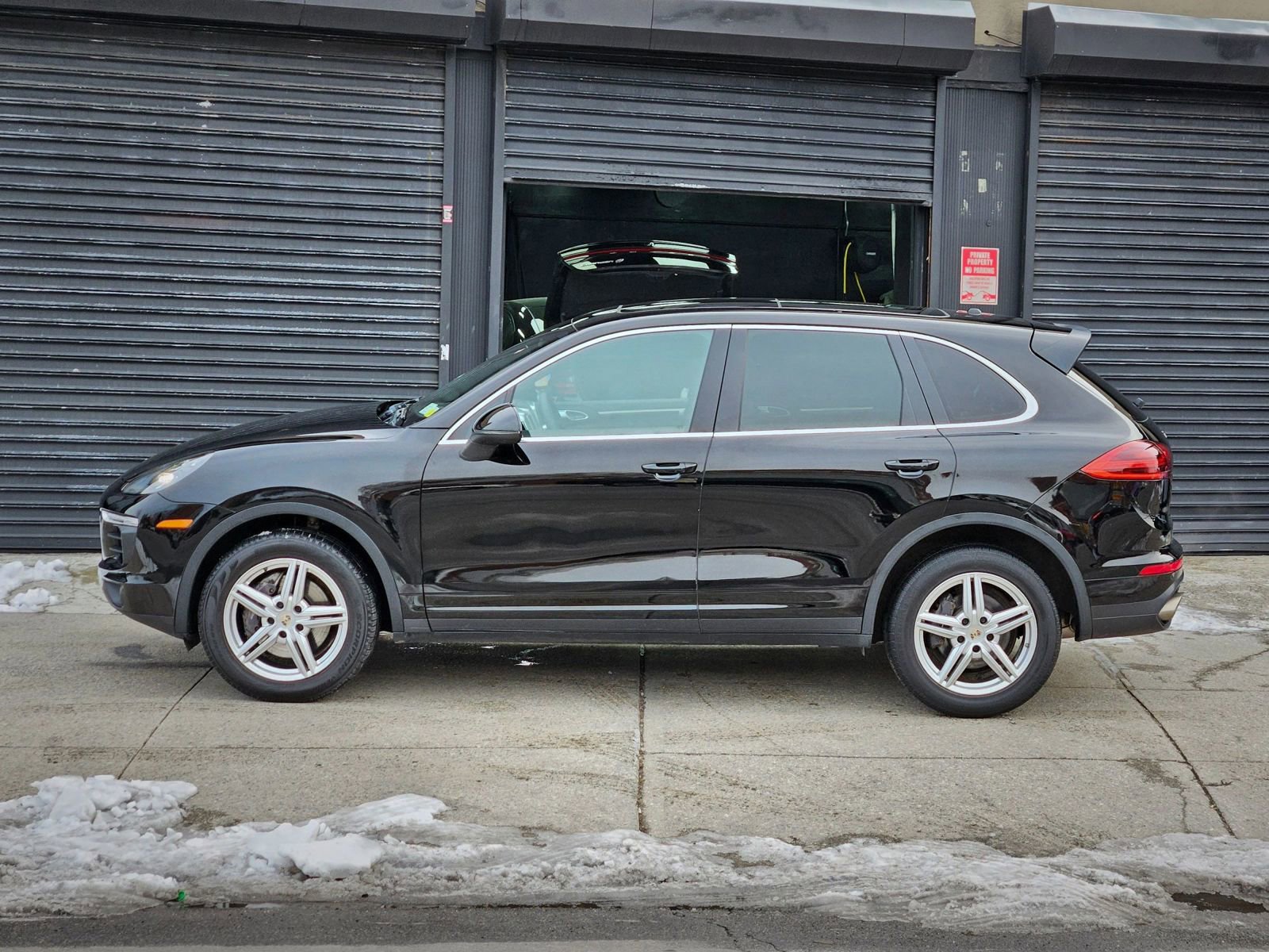 Used 2016 Porsche Cayenne AWD/4WD image 3