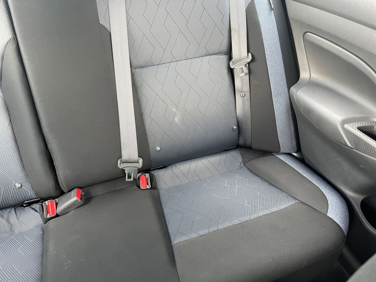 Used 2025 Nissan Versa SV FWD image 32