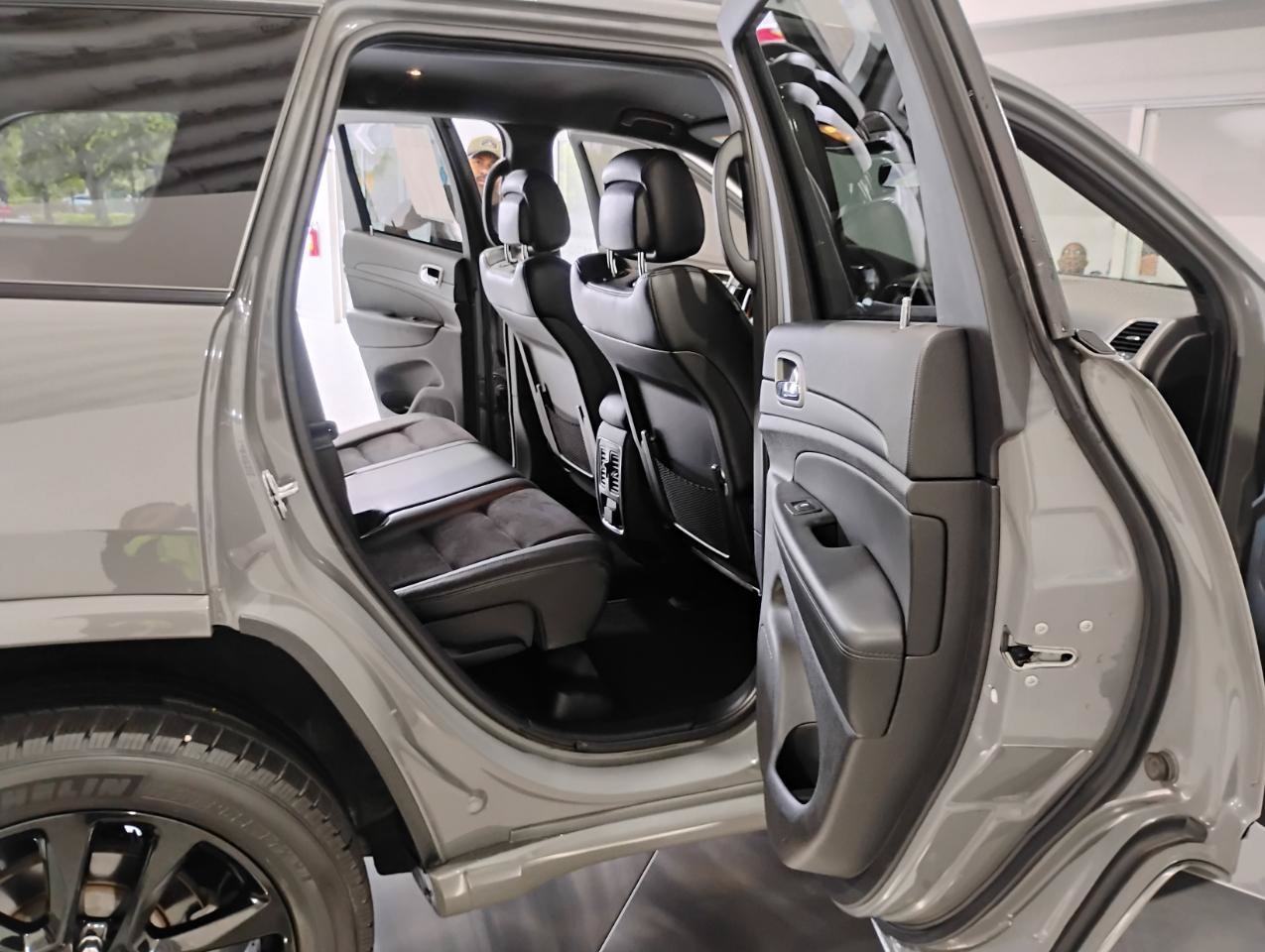 Used 2021 Jeep Grand Cherokee Laredo X RWD image 91