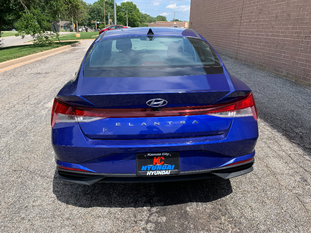 Used 2023 Hyundai Elantra SEL FWD image 5