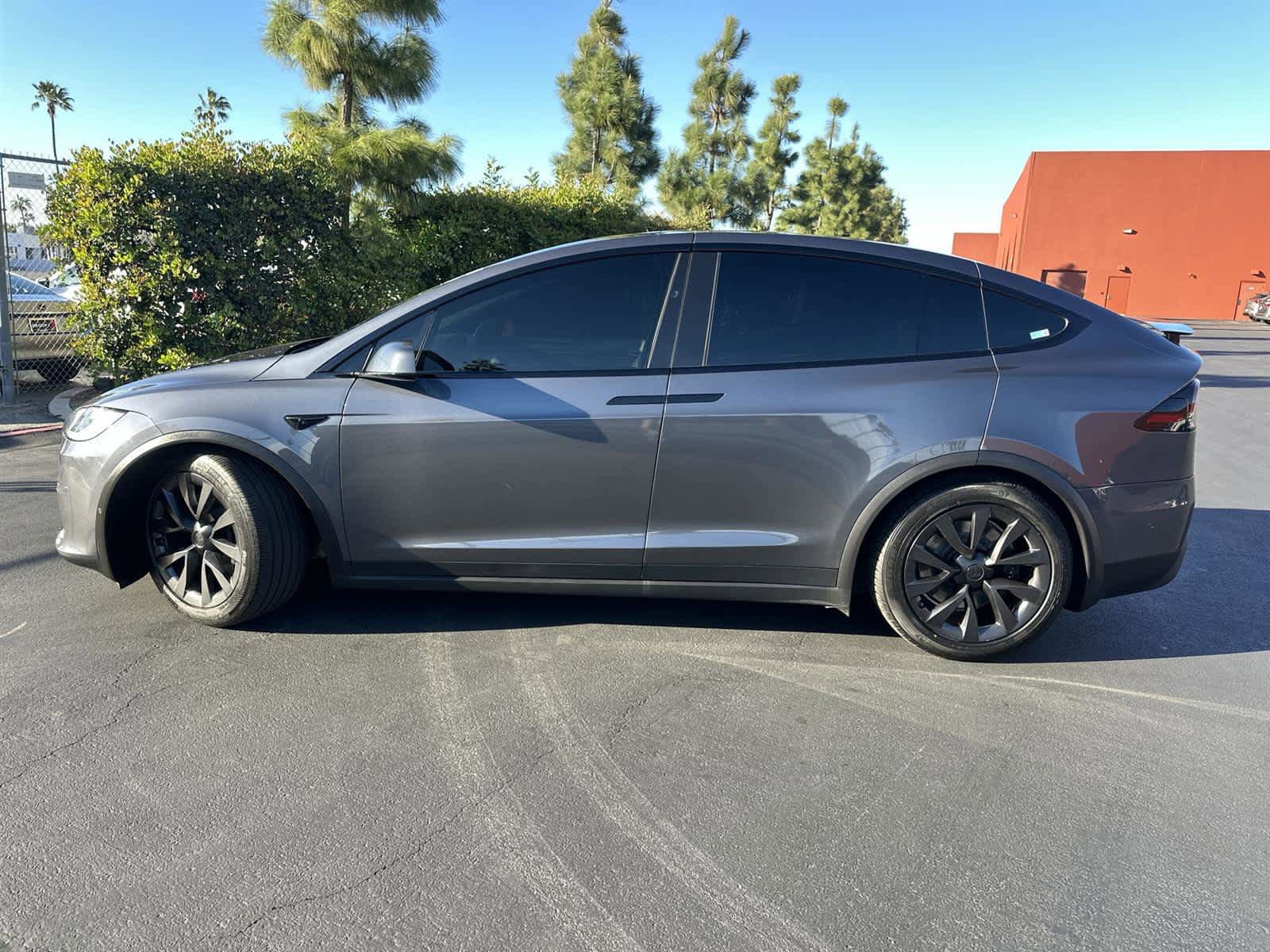Used 2022 Tesla Model X image 3