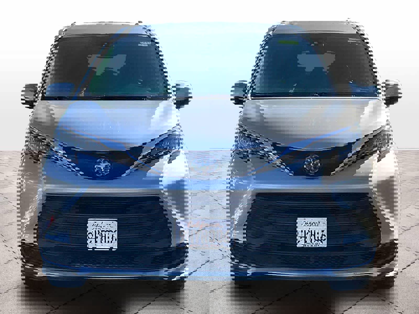 Used 2021 Toyota Sienna LE image 3