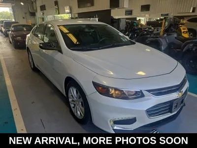 Used 2017 Chevrolet Malibu LT FWD image 4