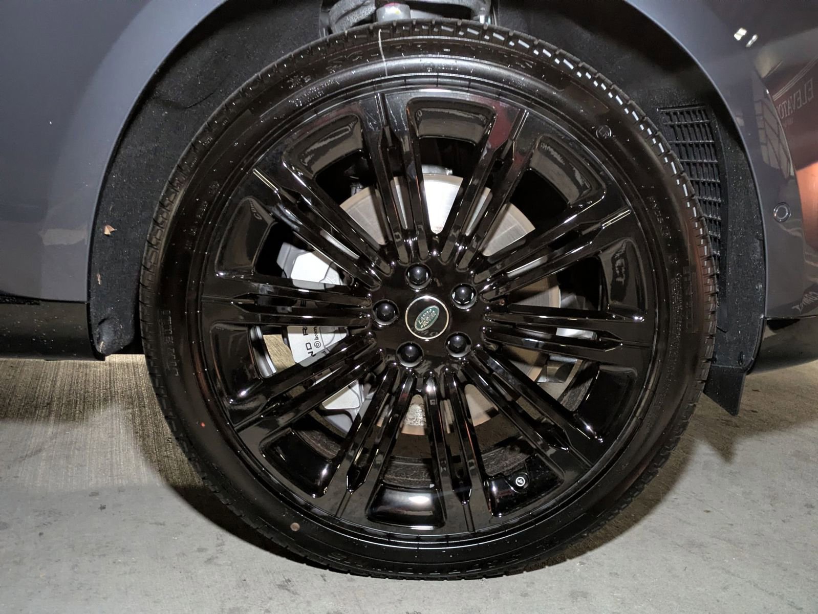 New 2025 Land Rover Range Rover SE image 10